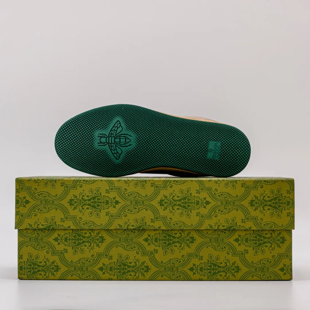 Factory price 580 [Higher version] GUCCI casual sports distressed small dirty shoes, polished cowhide fabric, hand-made distressed effect!  Original terry cloth, delicate, soft, comfortable and breathable. Privately molded steel-stamped two-color original TPU outsole (lower layer is wider, upper layer is narrower) to differentiate the wrong version of the outsole in the market. Fabric, material, outsole, detail comparison SIZE: 34-41, 38-45 regular size (women's 34, 41, men's 38, 45 customized, non-returnable and non-exchangeable) (women's colors and men's models need to be customized)